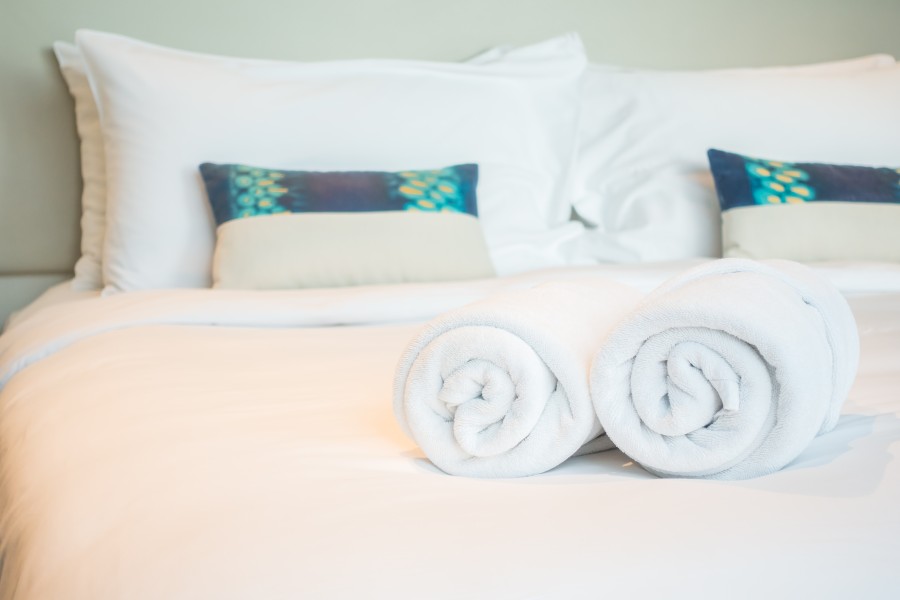 white-towel-bed.jpg