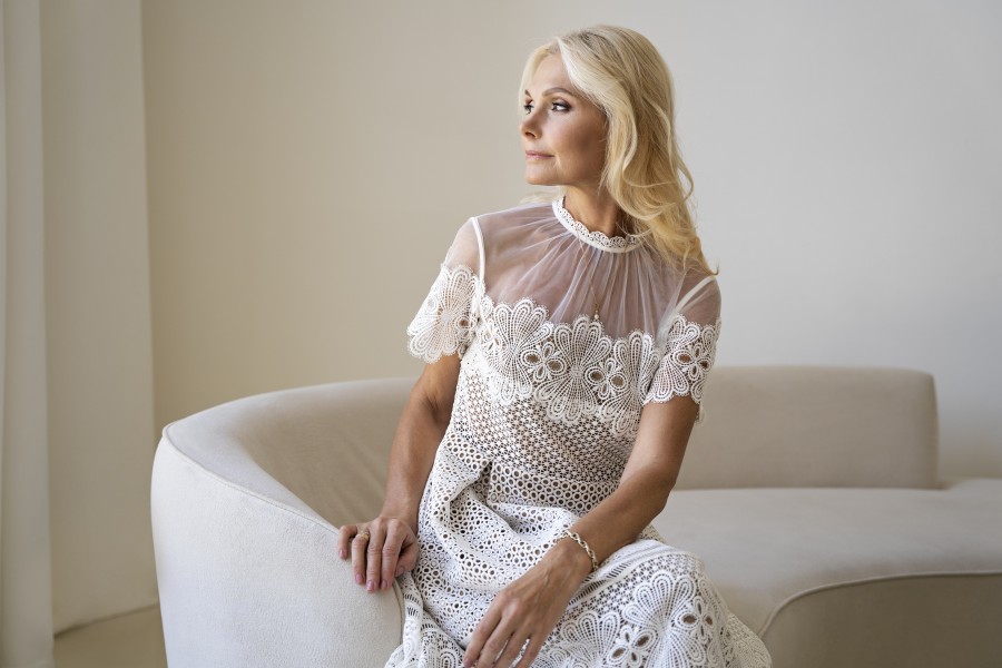 portrait-middle-aged-blonde-rich-woman.jpg