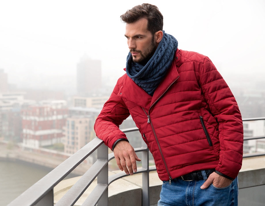 Check_out_Outfit_03_red_jacket_blue_scarf.jpg