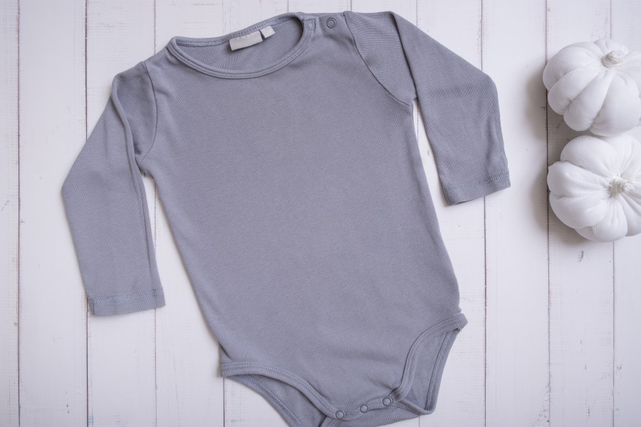 grey-baby-bodysuit-mockup-logo-text-design-wooden-background-with-pumpkins-top-view.jpg