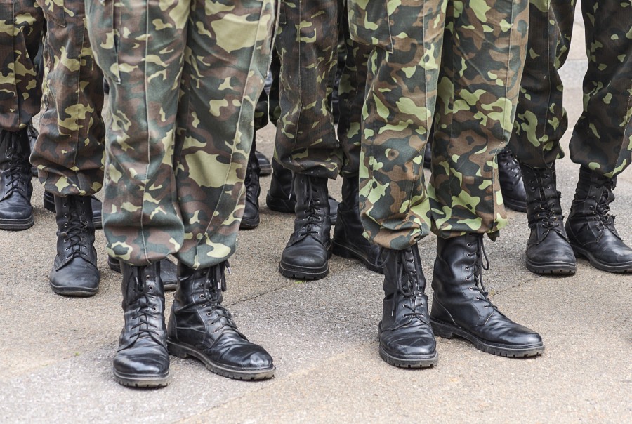 soldiers-feet-camouflage-military-uniforms.jpg