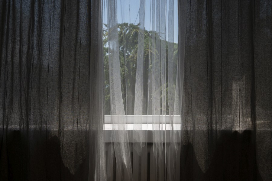 interior-design-with-white-curtains.jpg