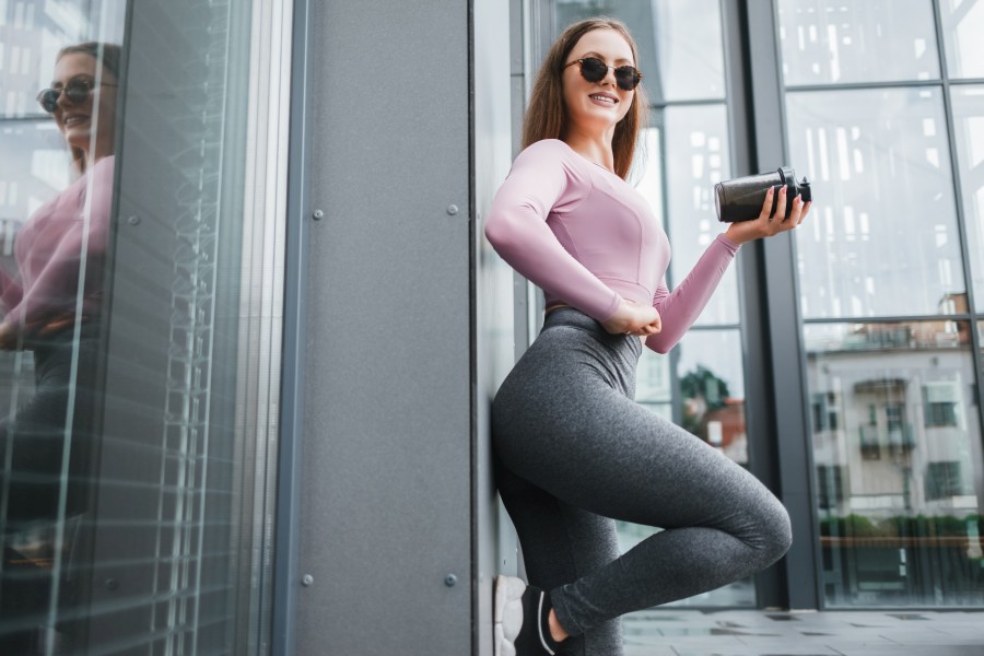 fitness-woman-with-shaker.jpg
