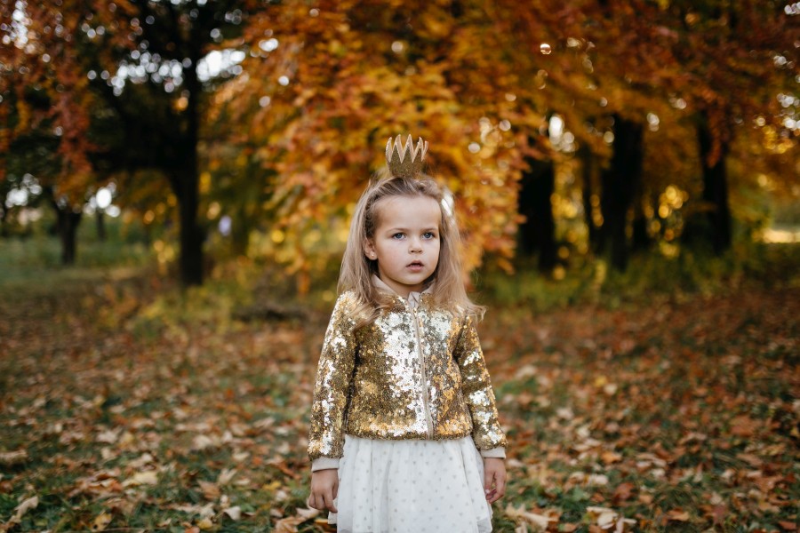 happy-family-autumn-walk.jpg