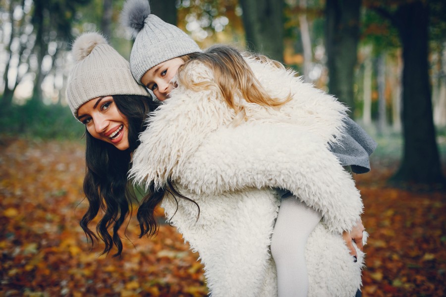 cute-stylish-family-autumn-park.jpg